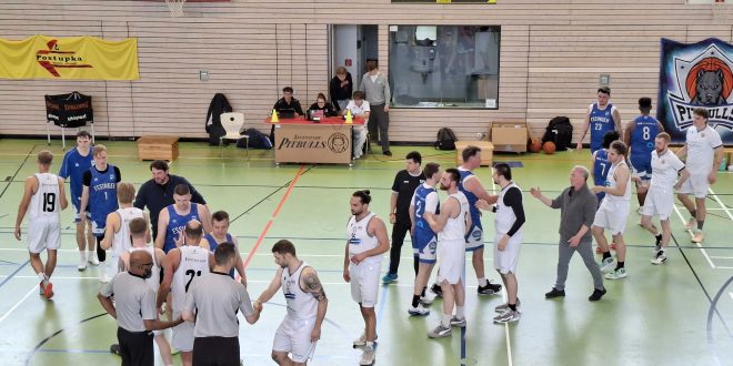 Basketballer feiern Klassenerhalt!